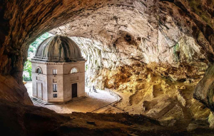 Les grottes de Frassasi